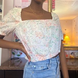 Adorable floral square neck top from H&M!